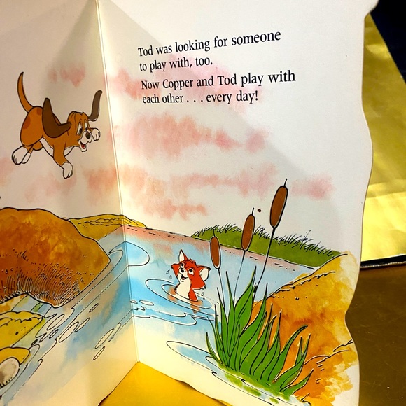 WALT DISNEY PRODUCTIONS 1981 THE FOX AND THE HOUND FINDS A FRIEND BOARD BOOK - Picture 10 of 15